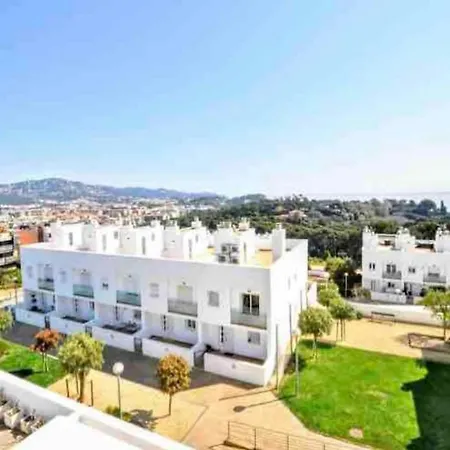 Wonderful Townhouse On Sa Boadella Beach Λορέτ Ντε Μαρ