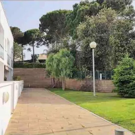 Wonderful Townhouse On Sa Boadella Beach Льорет-де-Мар