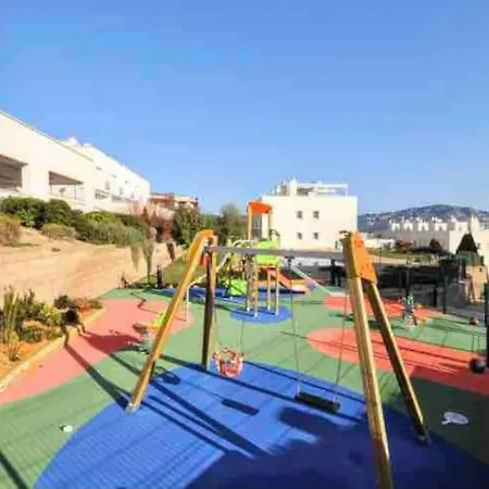 Дом отдыха Wonderful Townhouse On Sa Boadella Beach Льорет-де-Мар